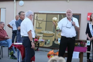 Concours Fromonval France discours avec trophée