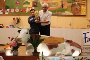 Concours Fromonval France remise trophée enfant