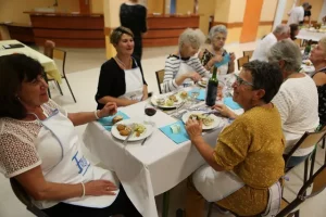 Concours Fromonval France repas groupe table